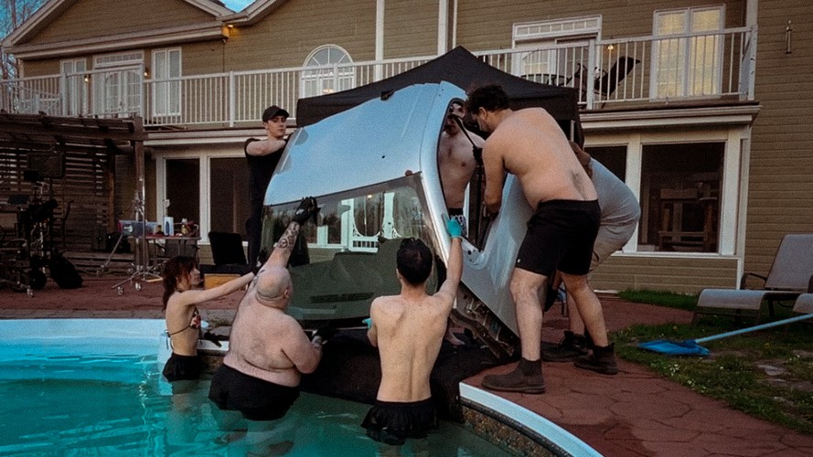 Productions Chaumont tourne dans une piscine
