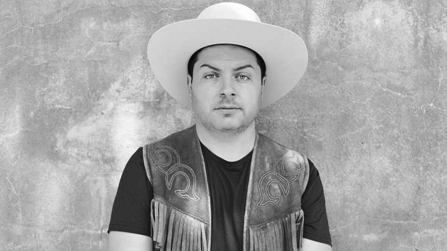 L’artiste multidisciplinaire l’nu Raymond Sewell dévoile « Yahweh »