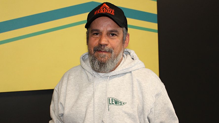 Robin Aubert signe une première série à la fois originale et personnelle avec «&nbsp;Bienvenue à Kingston-Falls&nbsp;»