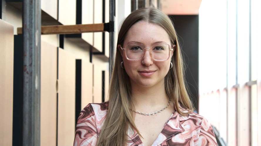 Romane Garant Chartrand poursuit sa réflexion sur les femmes victimes de violence conjugale dans le balado «&nbsp;Après-coups&nbsp;: Au-delà des images&nbsp;»