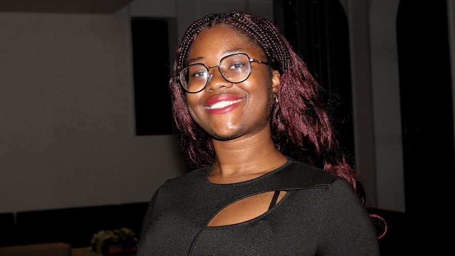 Stella Lemaine poursuit son exploration derrière la caméra avec l’aide de Voix [In]Visibles