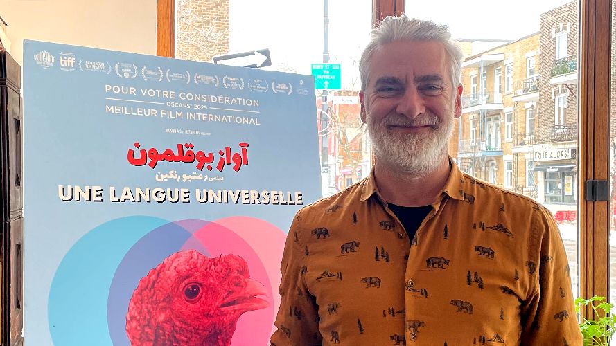 Sylvain Corbeil appuie la « voix forte » de Matthew Rankin dans le film « Une langue universelle »