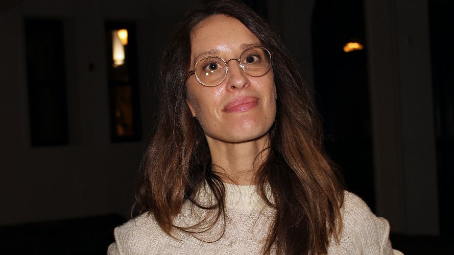 Véronique Barbe s’adonne à l’enseignement du montage pour les besoins de Voix [In]Visibles